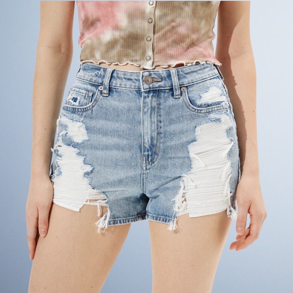 American Eagle High Waisted Distressed Denim Mom Shorts Light Wash Size 6